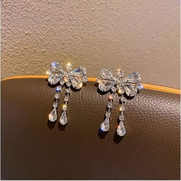 Zara Jewelry - Zara rhinestone silver bow earrings